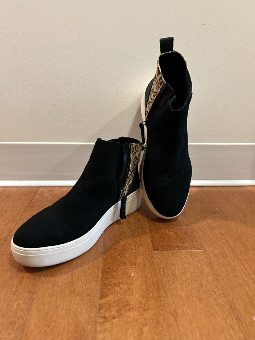 TOMS Black Suede High-Top Platform Sneakers with Leopard Print Accent - Size 8